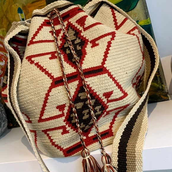 Wayuu Taya Handwoven Boho Chic Bucket Bag - Picture 1 of 7